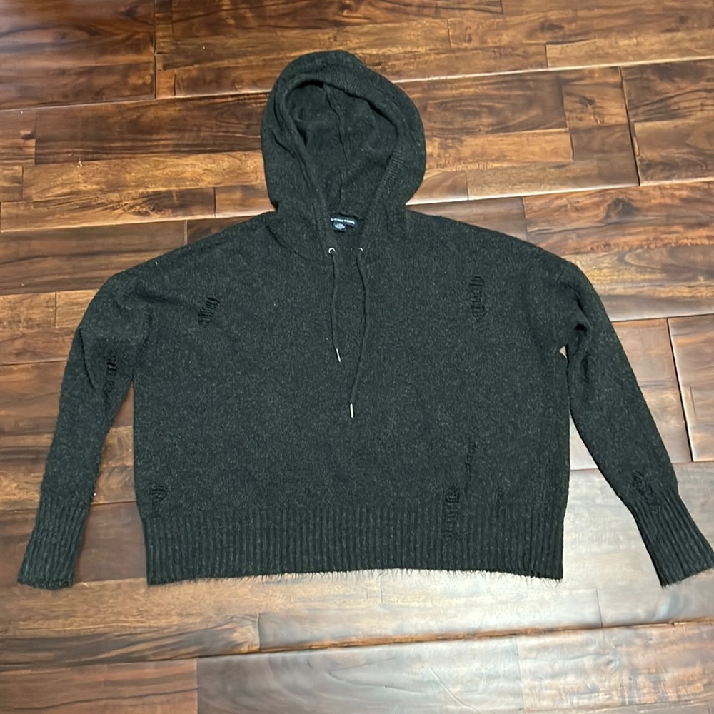 Womens American Eagle cropped and distressed sweeter. Small